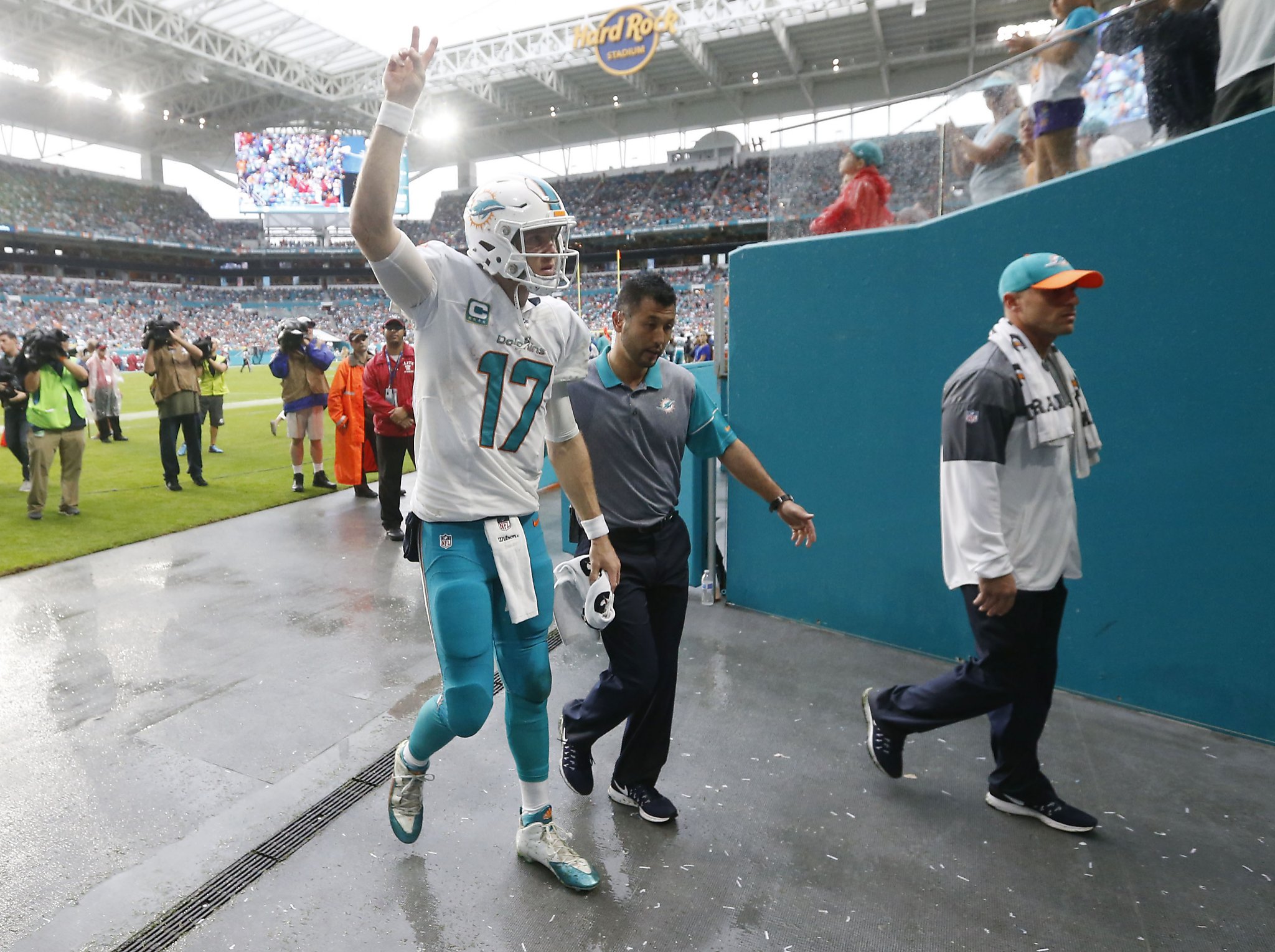 NFL: Big Spring grad Tannehill hurt as Dolphins beat Cards on late kick