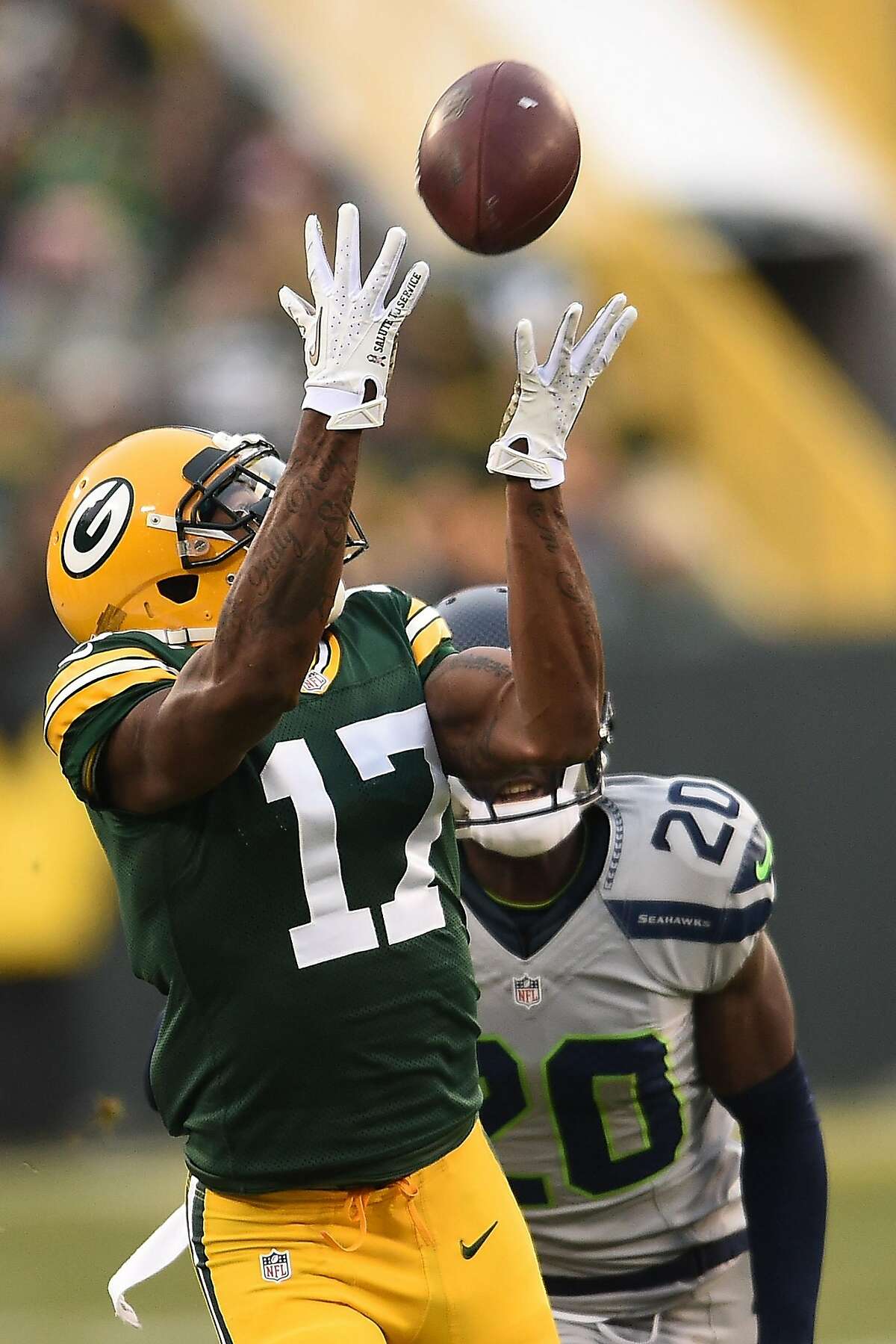 Pack is back: Rodgers, Green Bay rout Seahawks 38-10