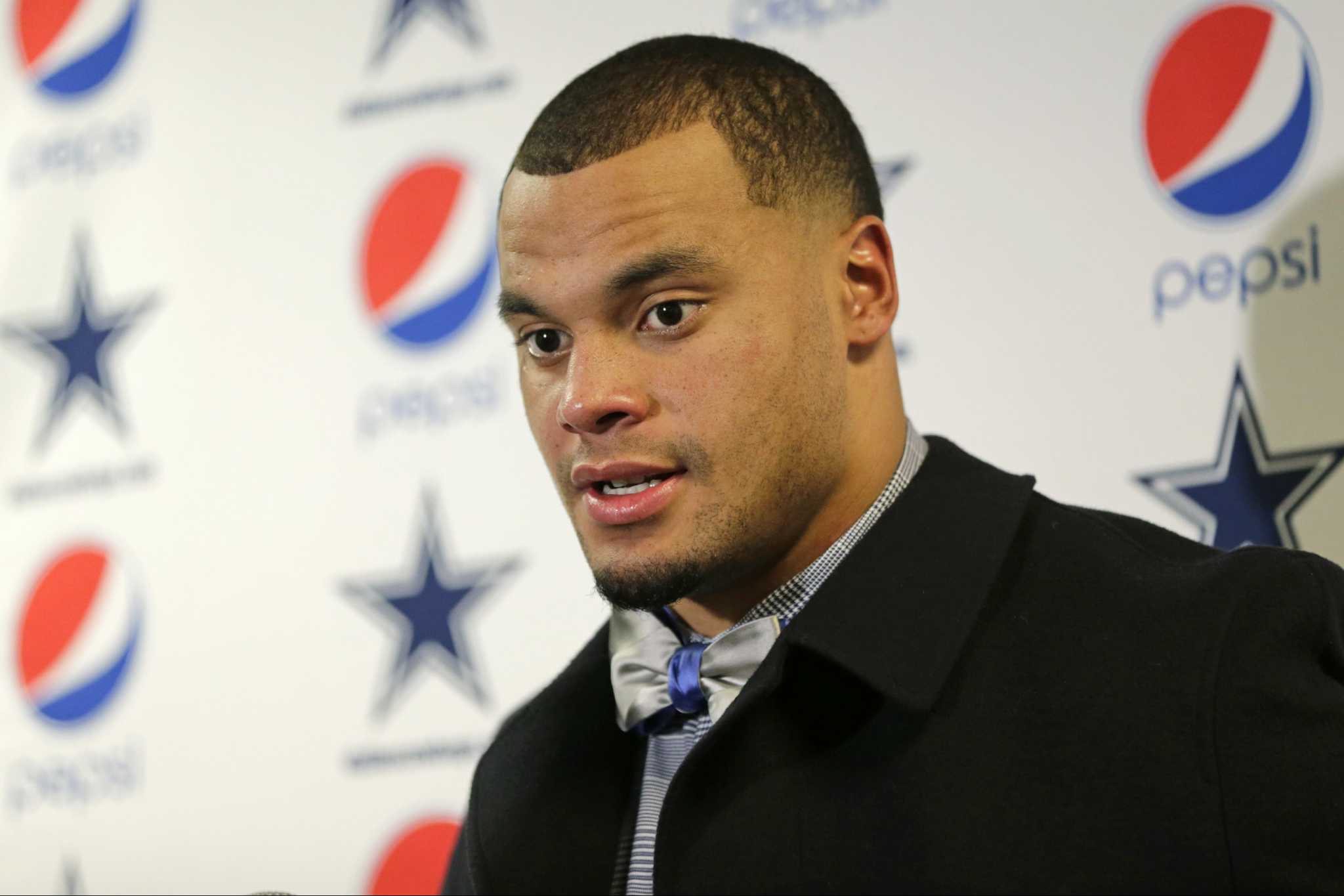 Cowboys' Dak Prescott accused of using machine to sign cards