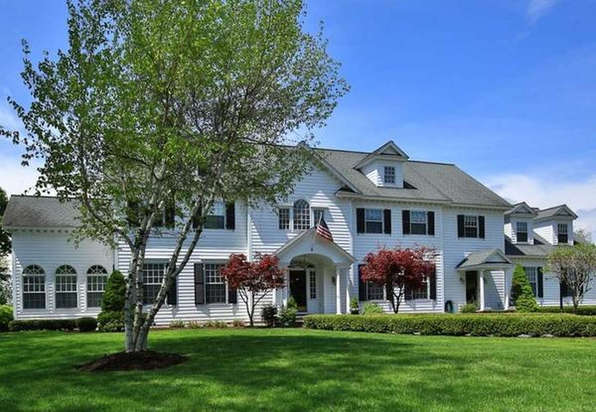 For sale 5 homes in the North Colonie school district