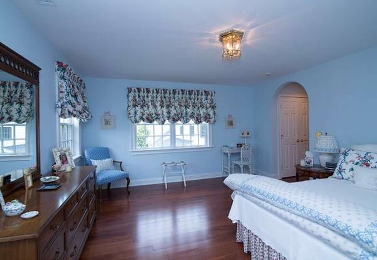 For sale 5 homes in the North Colonie school district