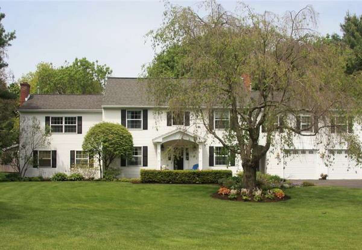 For sale 5 homes in the North Colonie school district