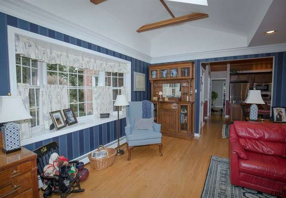 For sale 5 homes in the North Colonie school district