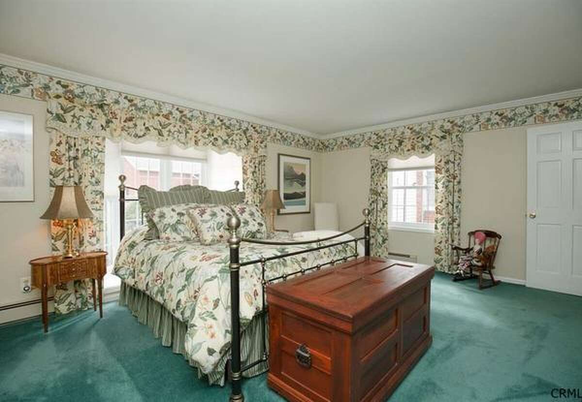 For sale 5 homes in the North Colonie school district