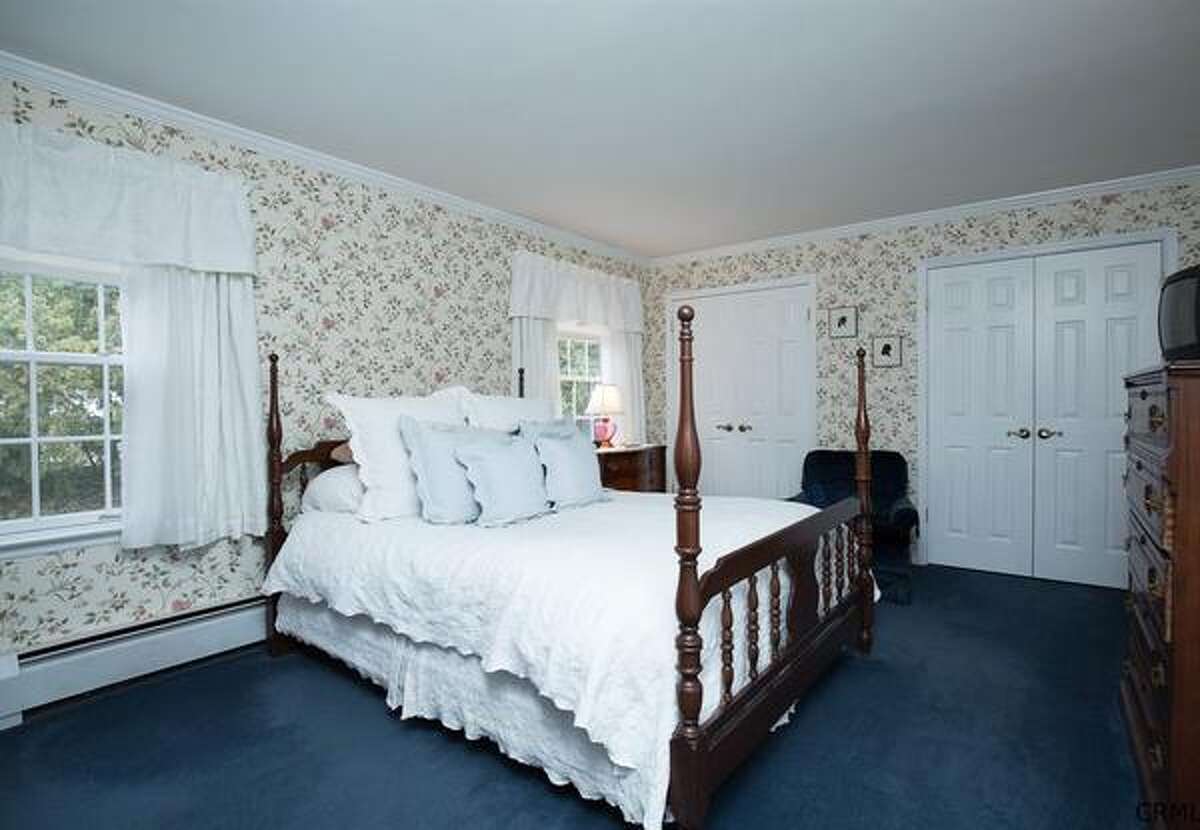 For sale 5 homes in the North Colonie school district