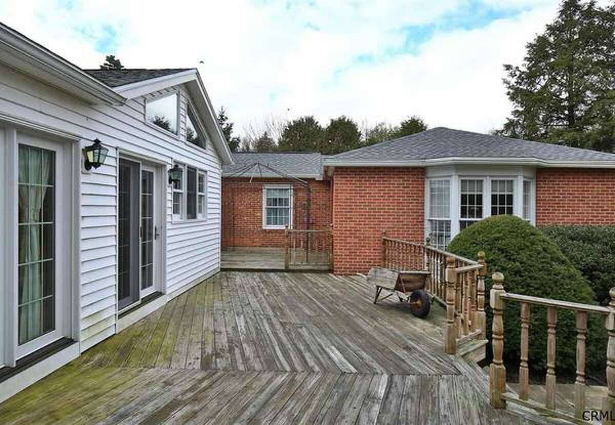 For sale 5 homes in the North Colonie school district