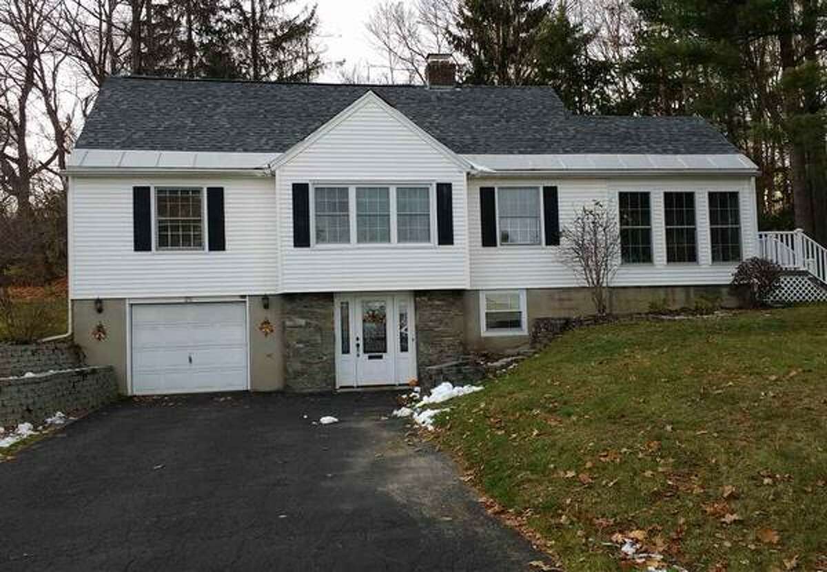 For sale 5 homes in the North Colonie school district