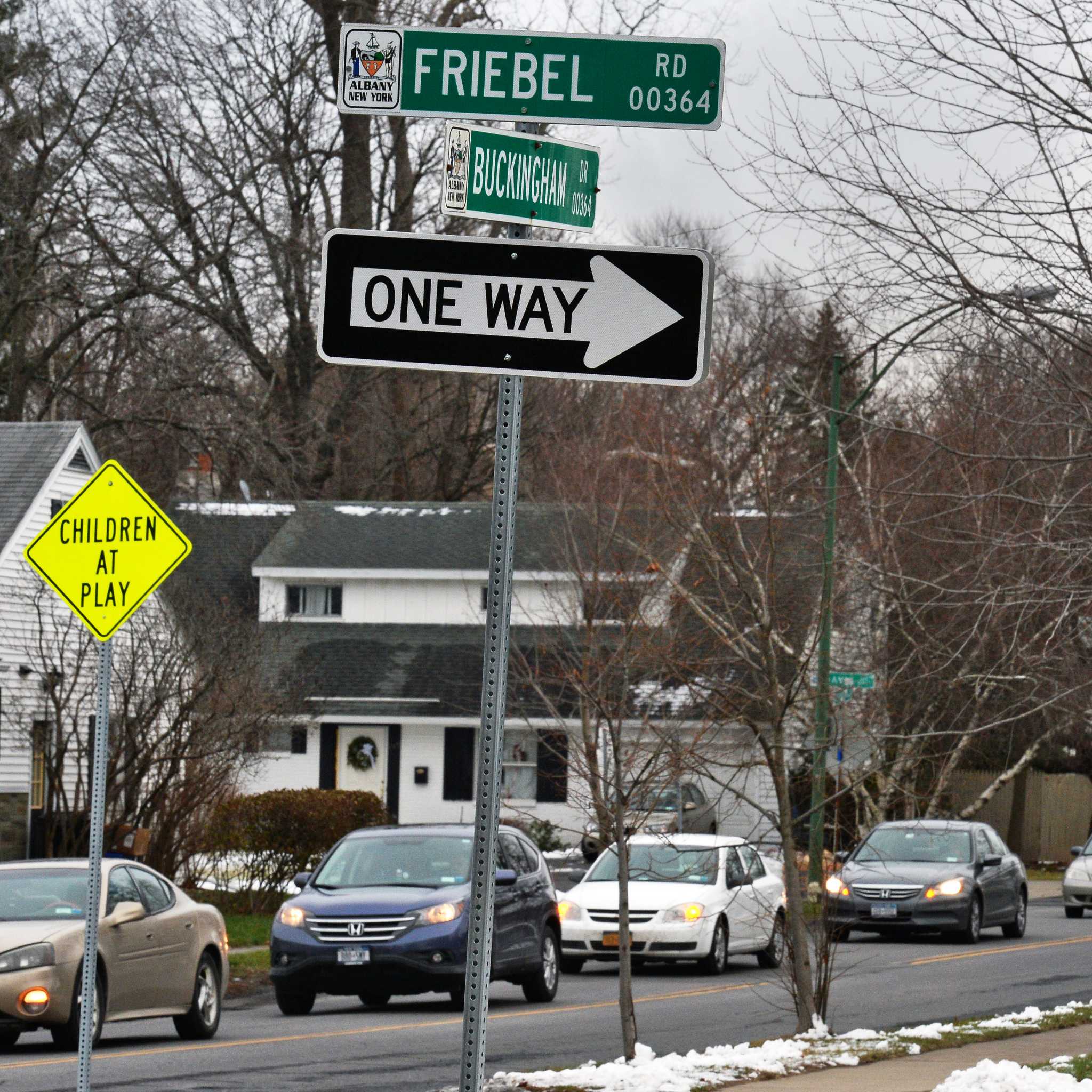 Albany's Buckingham Pond residents seek traffic relief