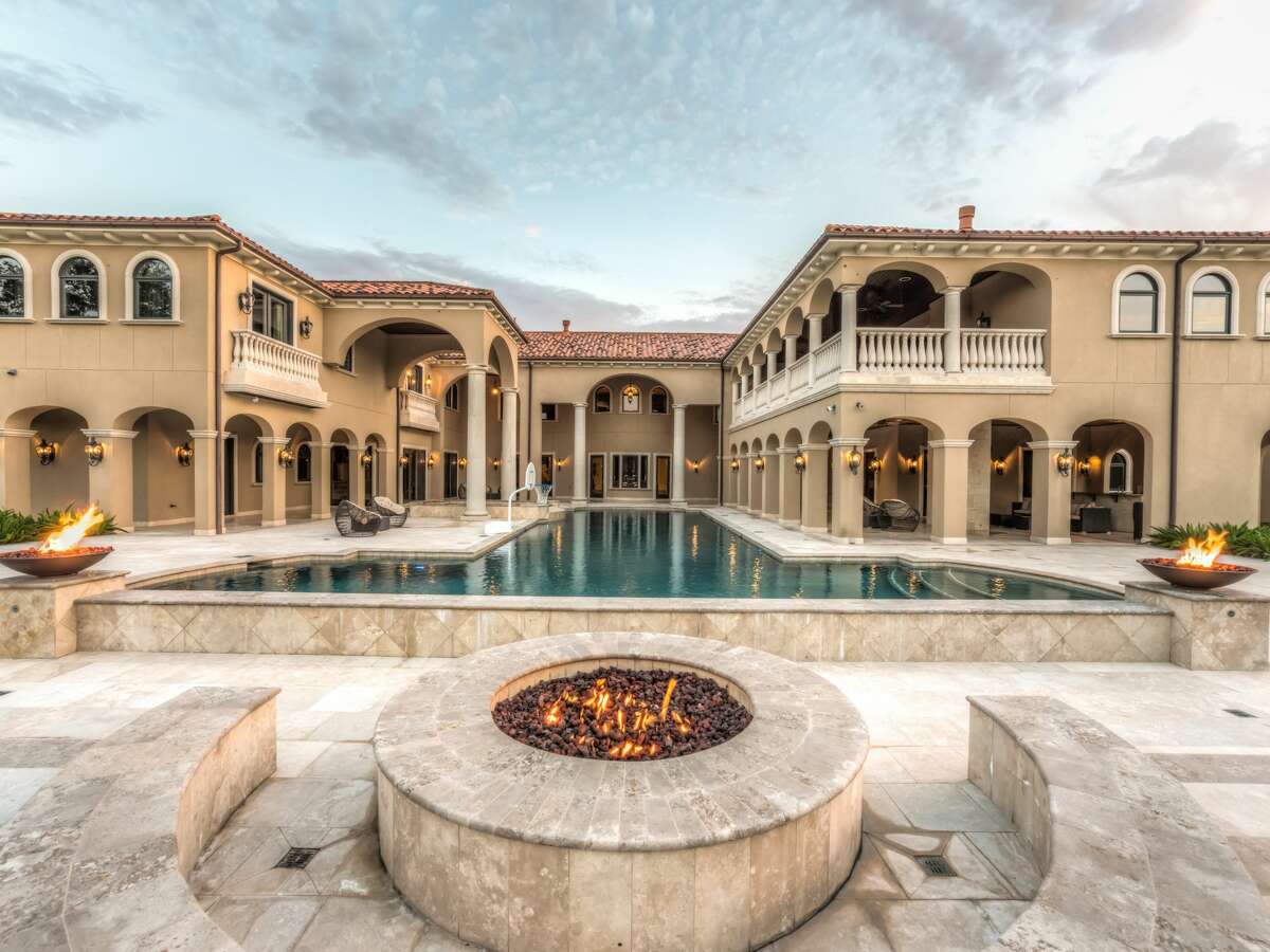 Ex-NBA star Sam Cassell is selling his 11,581-square-foot mansion in Fresno, Texas for $3.5 million. 