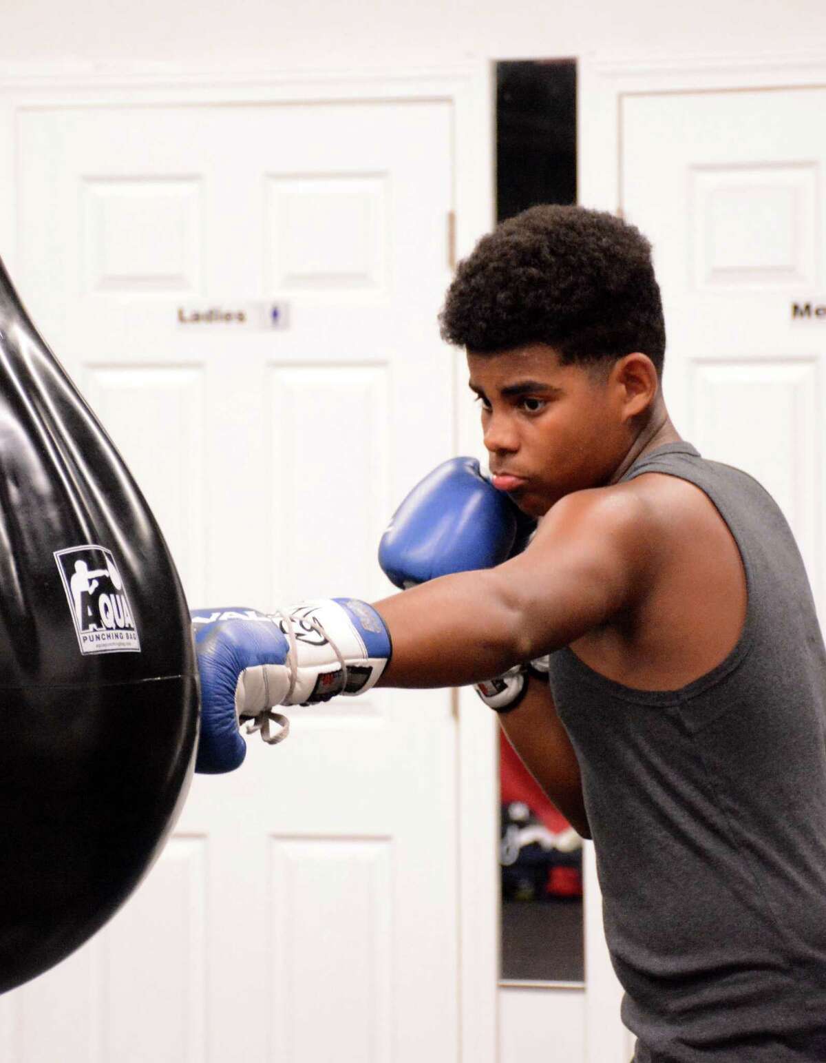 Amateur boxer Feliz advances to Silver Gloves regionals image photo