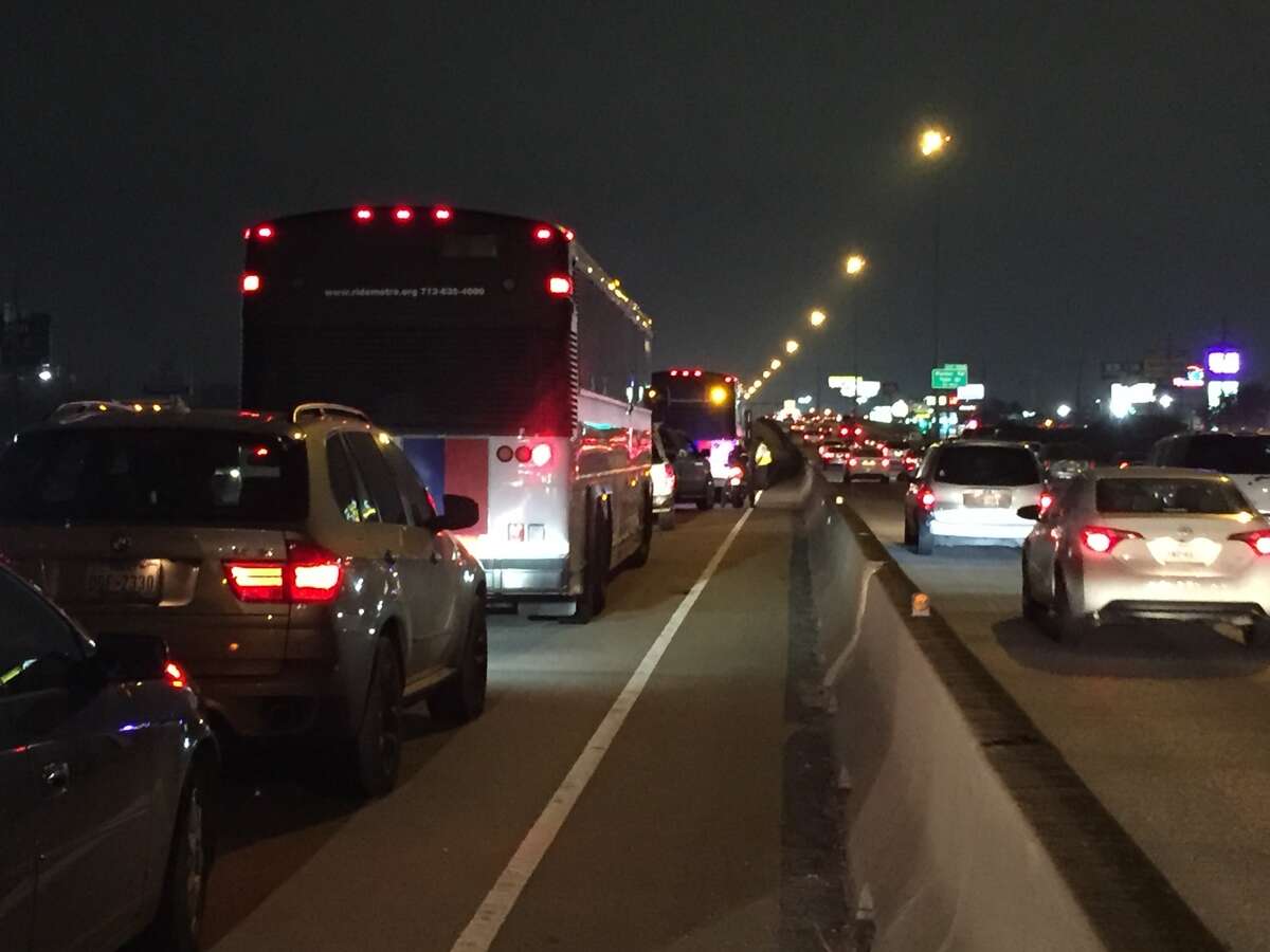 Metro bus snarls, stalls rush hour traffic on I45