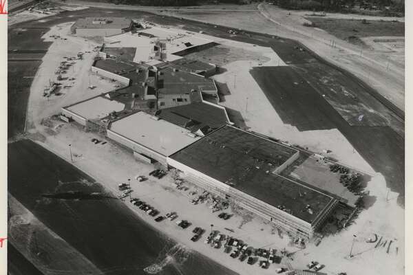 Struggling Greenspoint Mall finds a buyer at last - 0