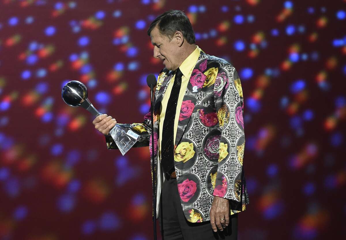 Craig Sager: 1951-2016 In this July 13, 2016, file photo, Craig Sager accepts the Jimmy V award for perseverance at the ESPY Awards at Microsoft Theater in Los Angeles. Longtime NBA sideline reporter Craig Sager has died at the age of 65 after a battle with cancer. Turner President David Levy says in a statement Thursday, Dec. 15, 2016, that Sager had died, without saying when or where. Keep going for a look back at Sager's legendary wardrobe during his years on the sideline.