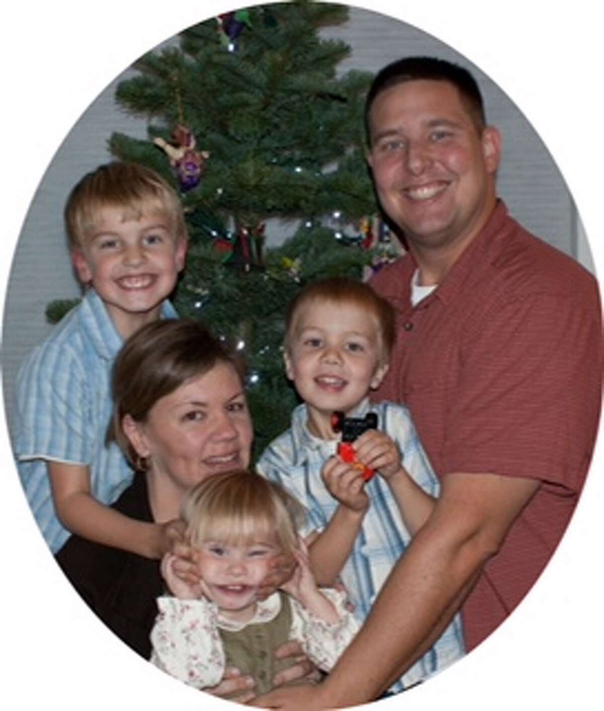 Family holiday cards gone wrong We want the outtakes from your photo shoot