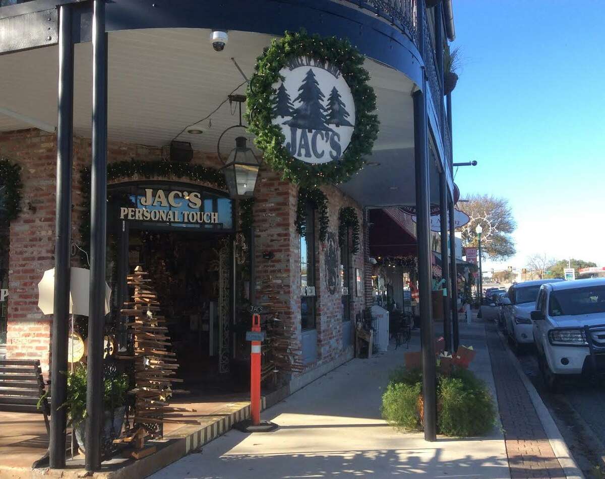 Boerne's Hill Country Mile filled with restaurants, shops, art, walking