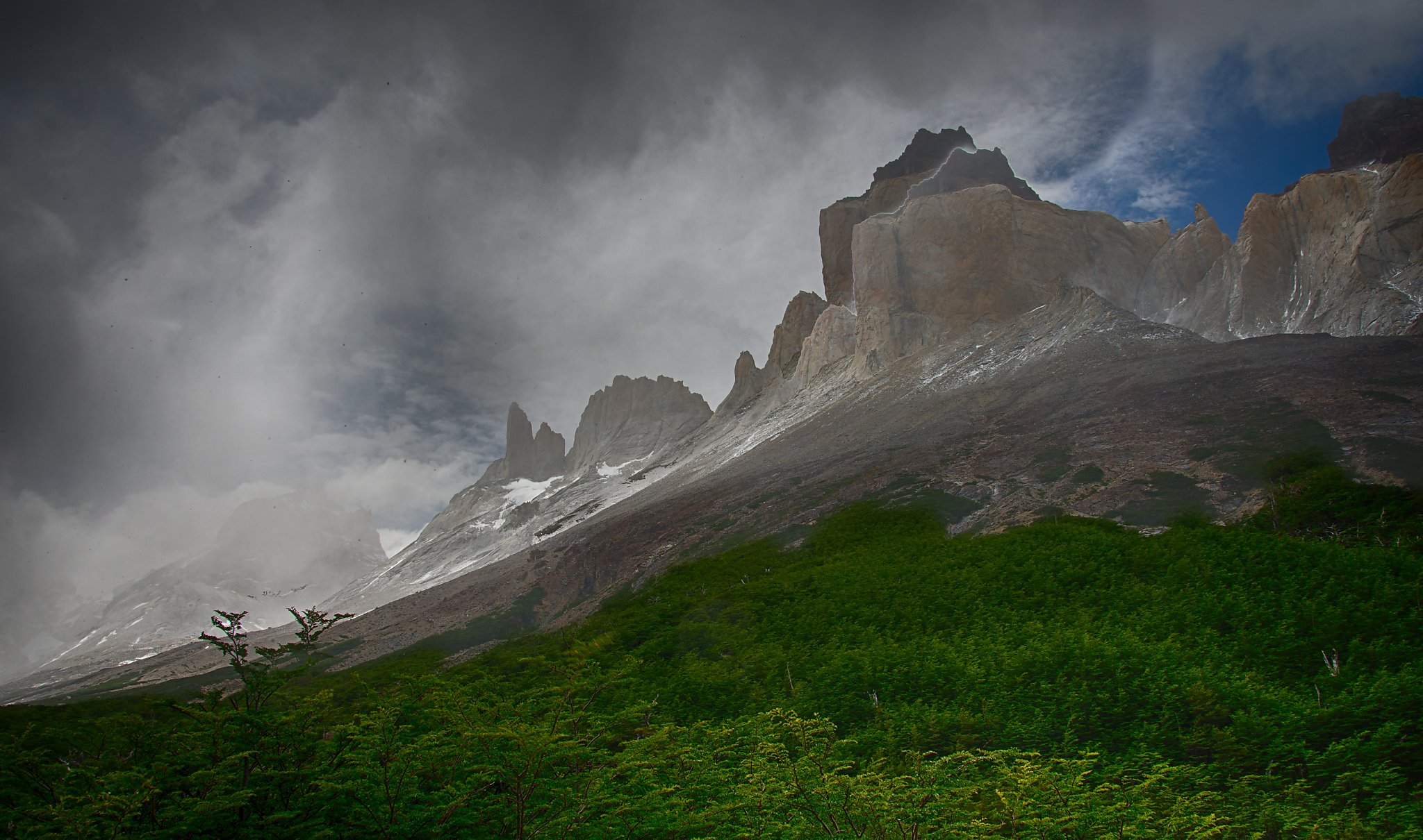 Trekking by wheelchair at the end of the Earth