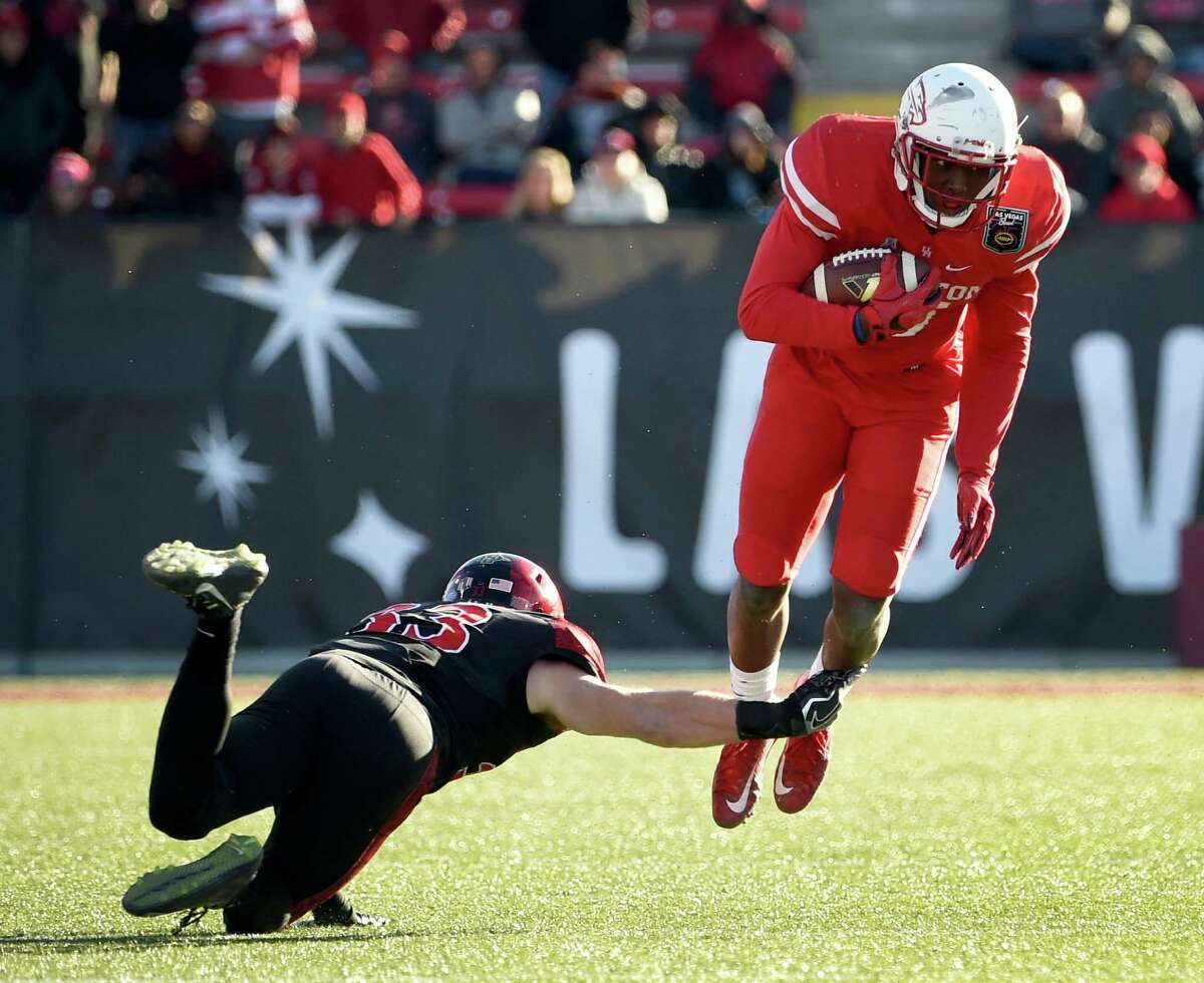 San Diego State safety Parker Baldwin, left, trips up Houston wide receiver Linell Bonner during the second half of the Las Vegas Bowl NCAA college football game Saturday, Dec. 17, 2016, in Las Vegas. San Diego State won 34-10. (AP Photo/David Becker)