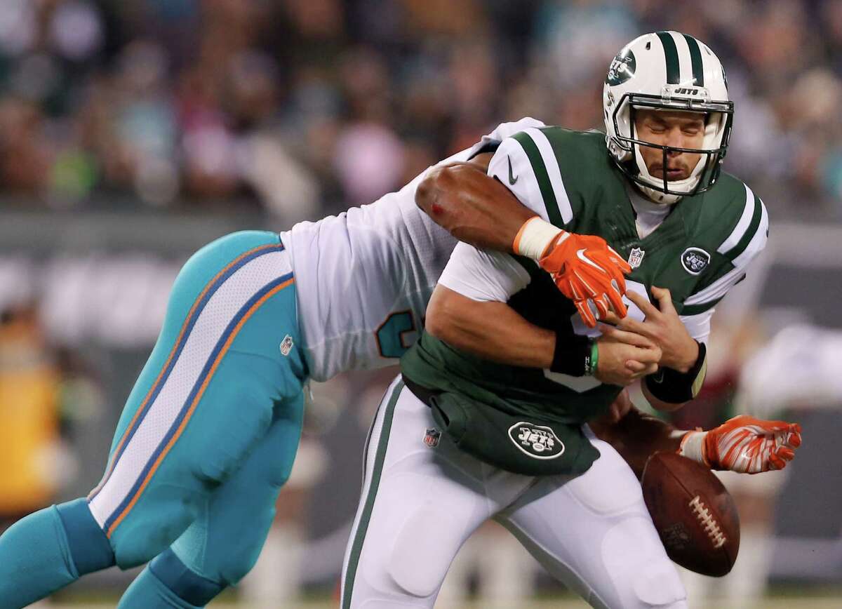 Moore sets career high with 4 TDs as Miami routs Jets