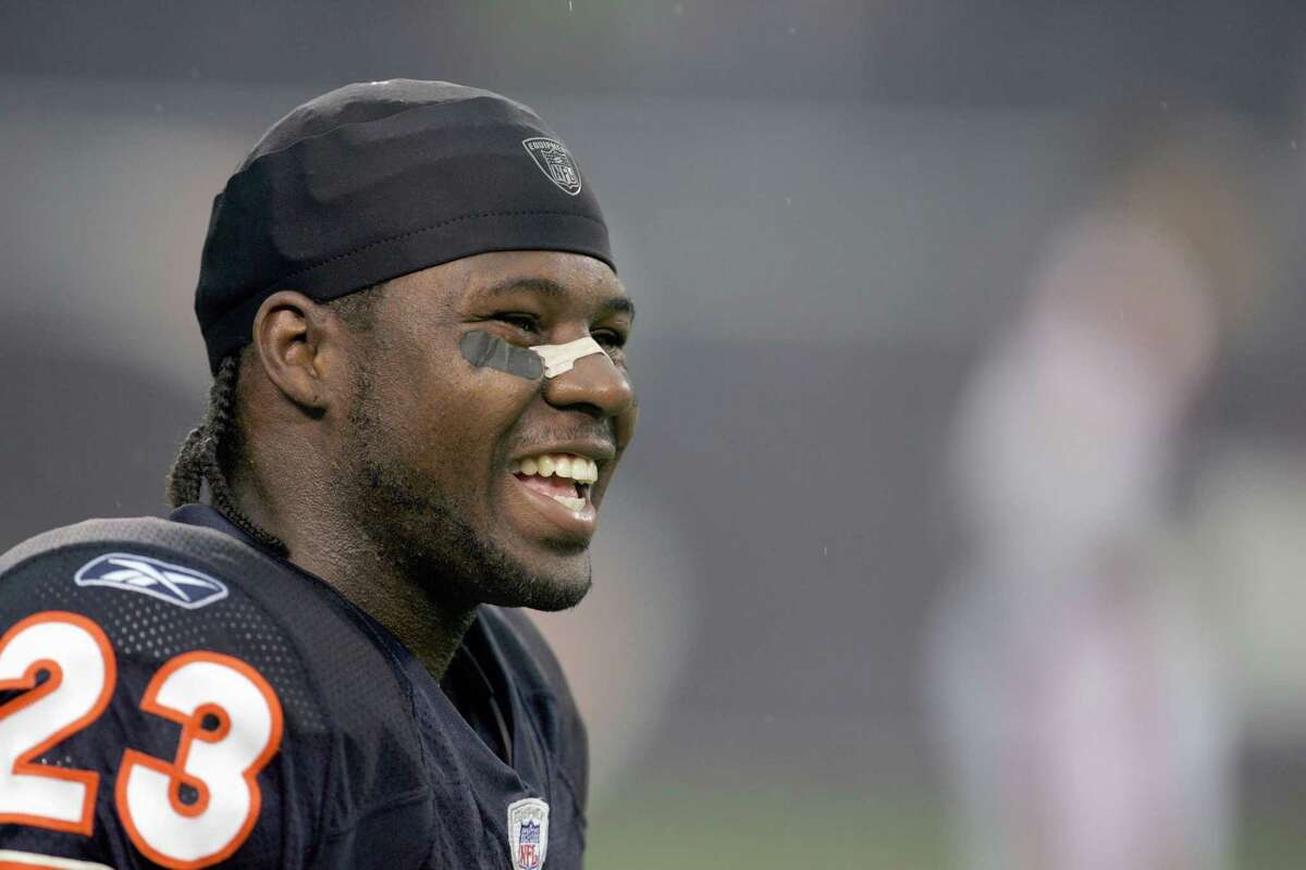 Kick return ace Devin Hester retires from NFL