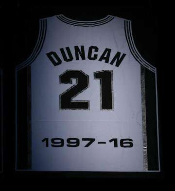 spurs retired jerseys