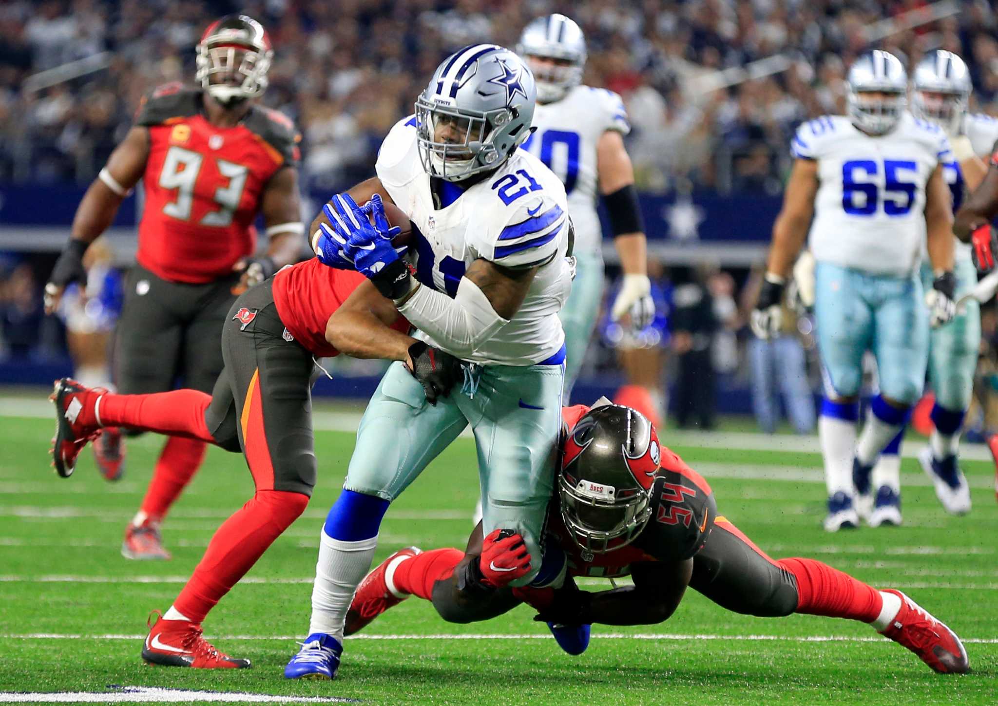 Cowboys RB Ezekiel Elliott talks NFL's fine for Salvation Army