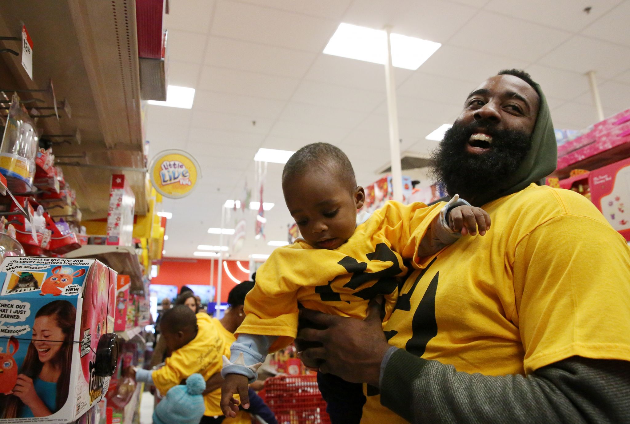 Rockets James Harden Takes Families On Christmas Shopping Trip