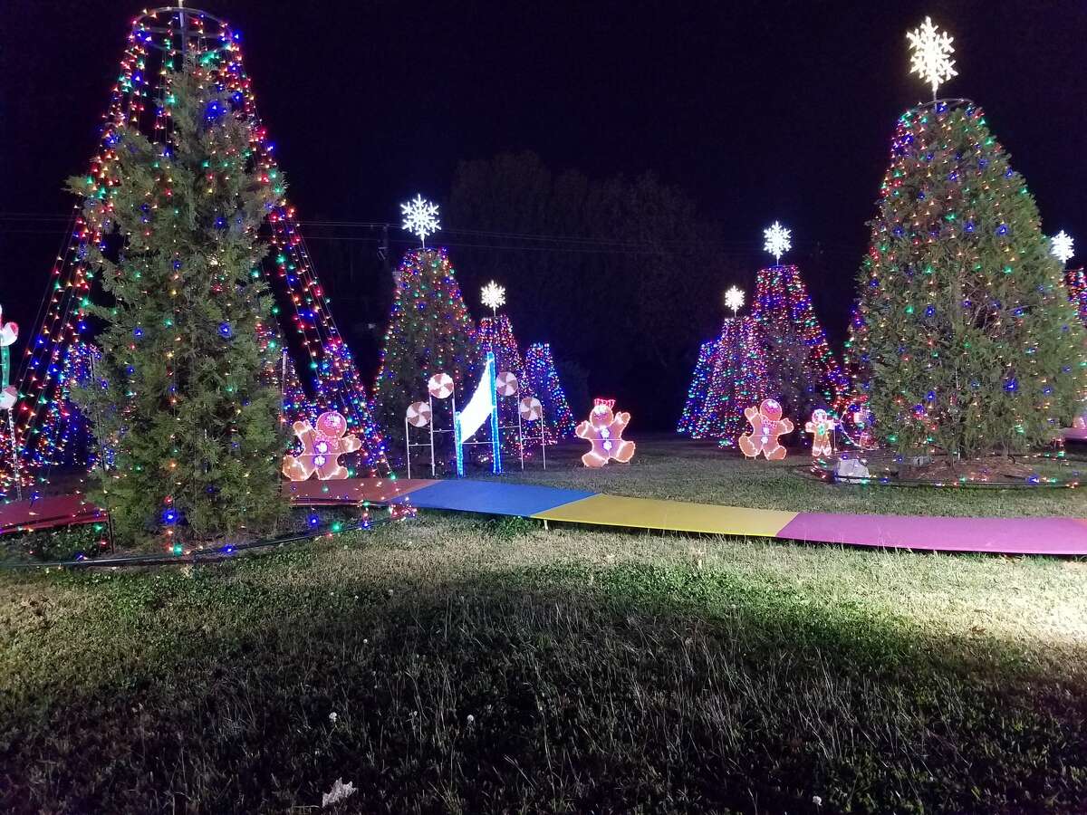 Northwest Houston neighborhood turns holidaylight gridlock into good deed