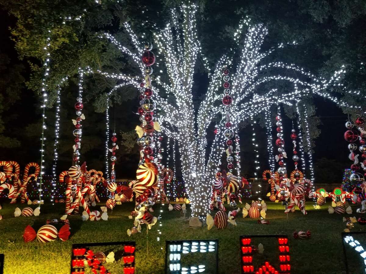 Northwest Houston neighborhood turns holidaylight gridlock into good deed