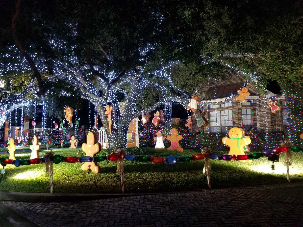 Northwest Houston neighborhood turns holidaylight gridlock into good deed