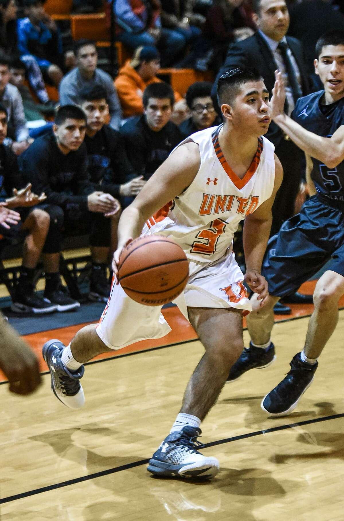 Johnathan Ponce hit a 3-pointer at the buzzer to force overtime Tuesday but the Longhorns fell 76-74 at South San as the Bobcats made a triple as time expired.