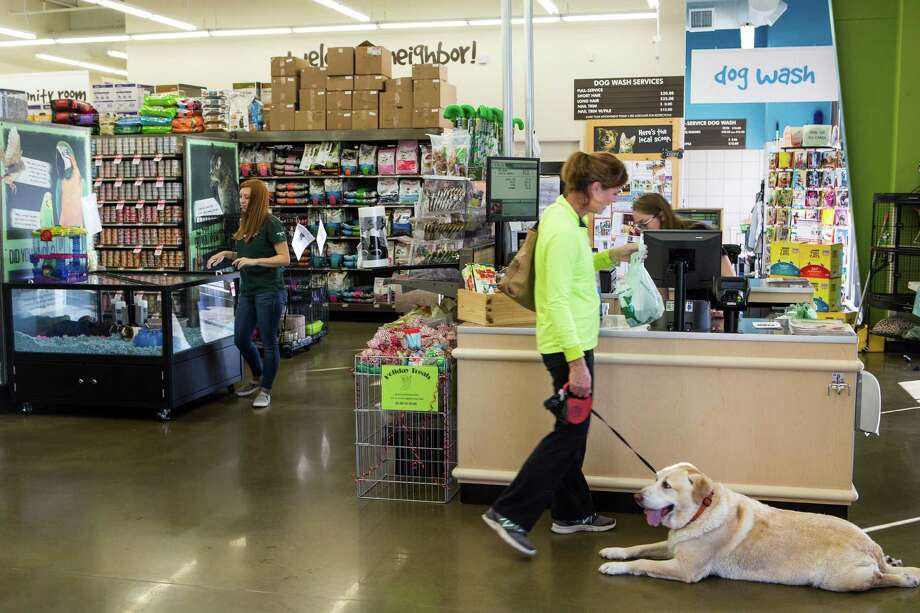 Customers browse at the Pet Supplies Plus in Katy. Photo: Brett Coomer, Staff / © 2016 Houston Chronicle