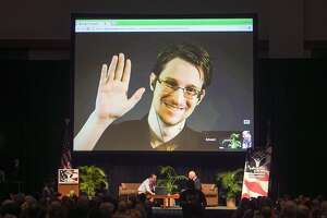 Snowden criticizes Russian hosts in video feed to SF audience