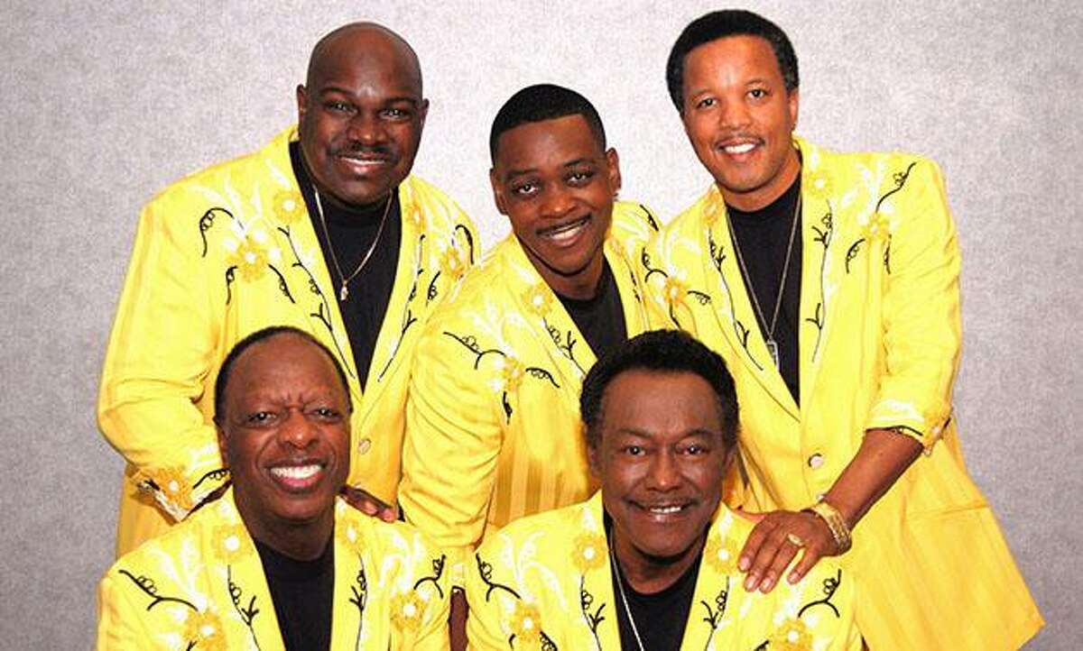 The Spinners perform free show at Mohegan Sun