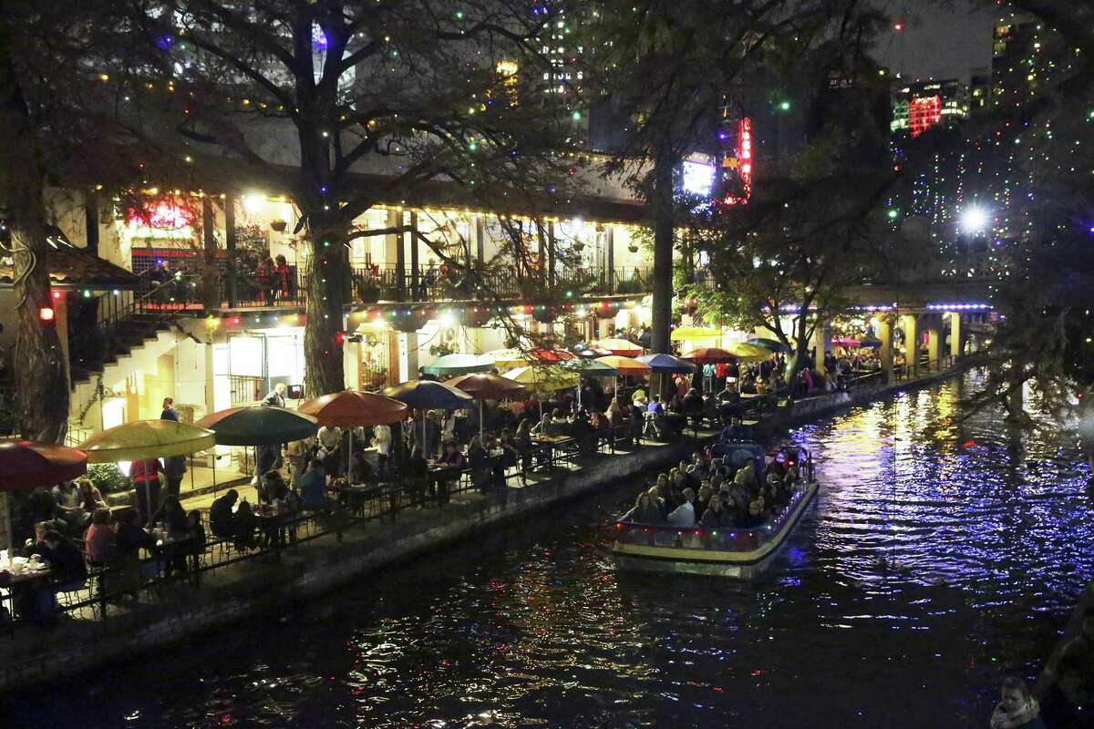 The River Walk is lit with Christmas lights on Dec. 22. Mayor Ivy Taylor has said the bidding process for who runs the barges plying the waterway was tainted “beyond redemption.” City miscues occurred but this should be allowed to sink the rankings in the bidding.