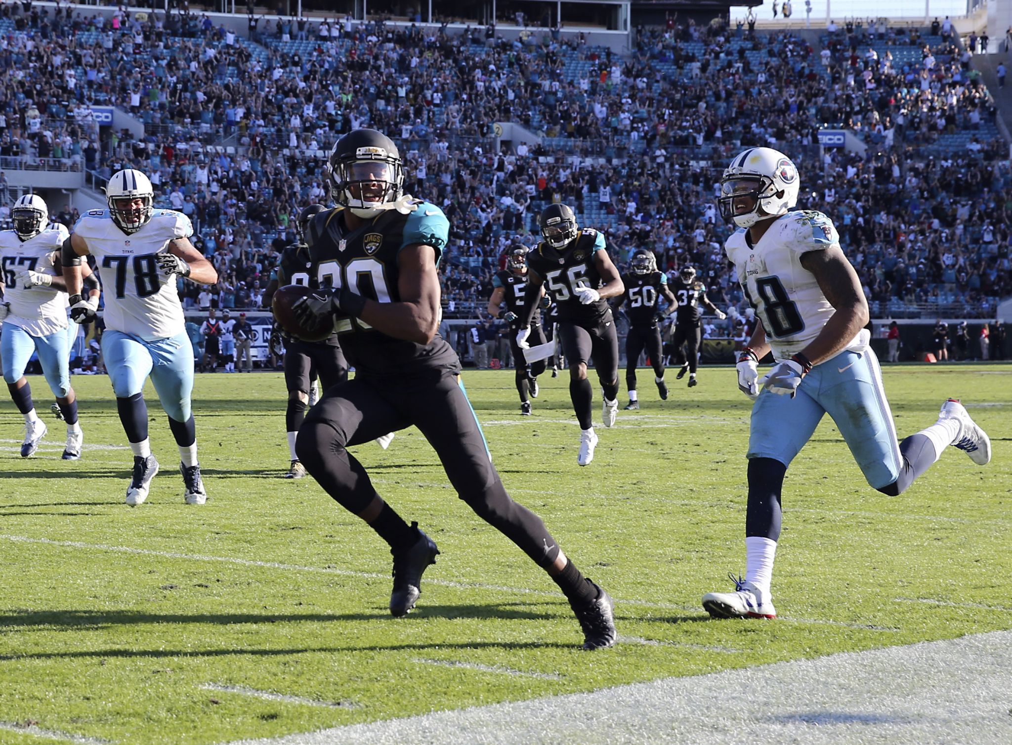 Jaguars Upset Titans in Tennessee