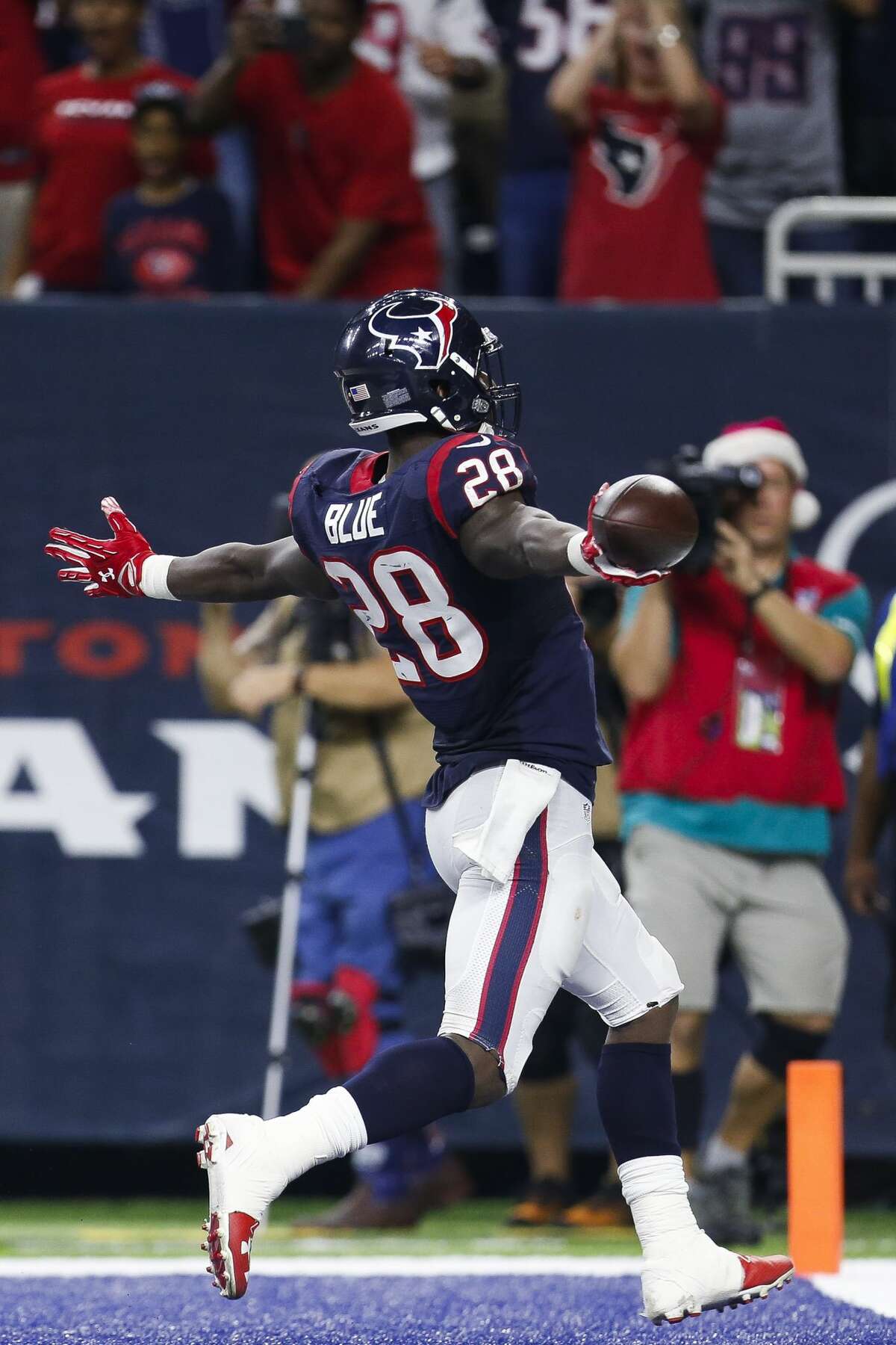 Houston Texans running back Alfred Blue (28) celebrates as he scores a touchdown during the fourth quarter of an NFL football game at NRG Stadium on Saturday, Dec. 24, 2016, in Houston. ( Brett Coomer / Houston Chronicle )