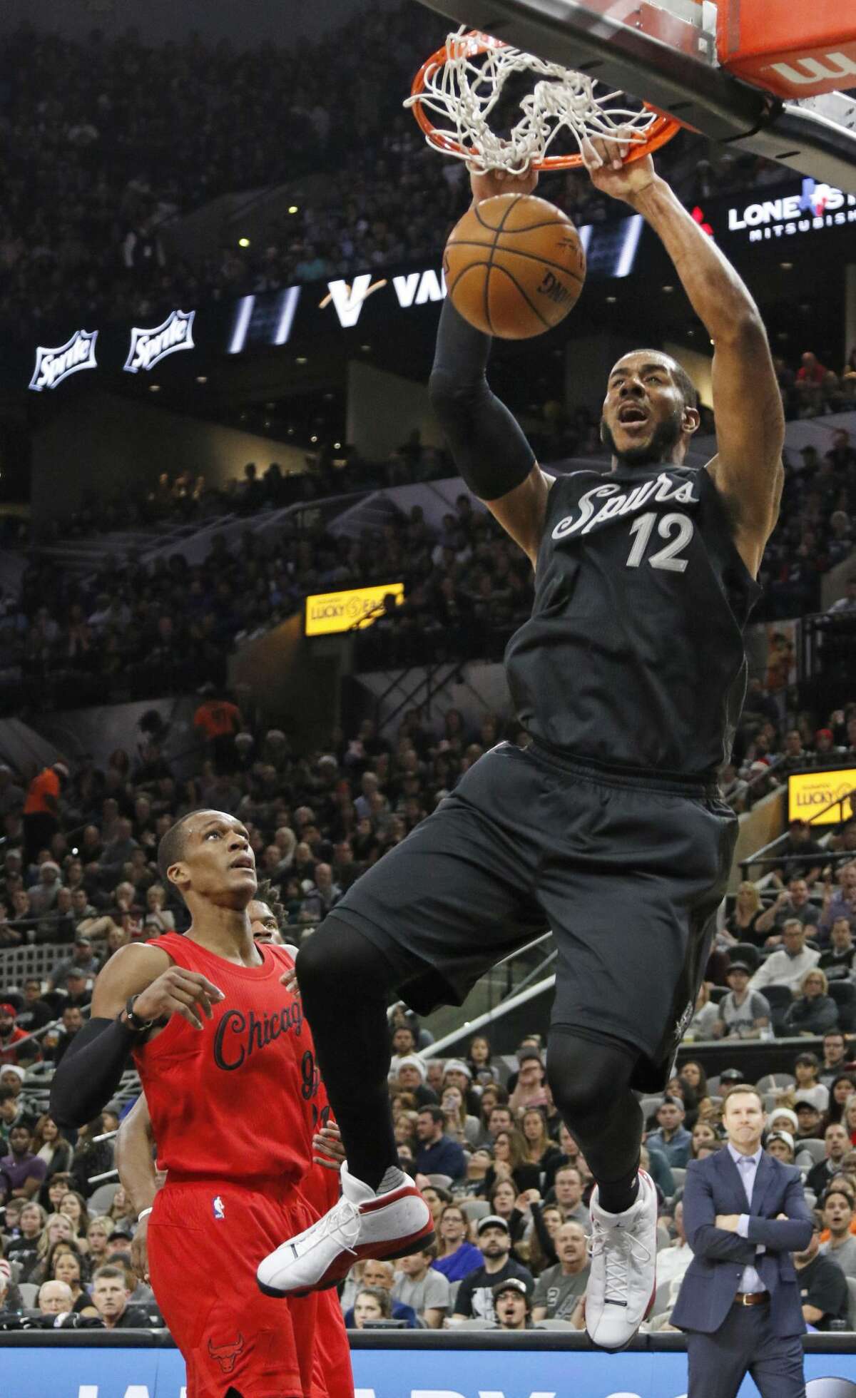 SAN ANTONIO,TX - DECEMBER 25: LaMarcus Aldridge #12 of the San Antonio Spurs dunks in front of Rajon Rondo #9 of the Chicago Bulls at AT&T Center on December 25, 2016 in San Antonio, Texas. NOTE TO USER: User expressly acknowledges and agrees that , by downloading and or using this photograph, User is consenting to the terms and conditions of the Getty Images License Agreement. (Photo by Ronald Cortes/Getty Images)