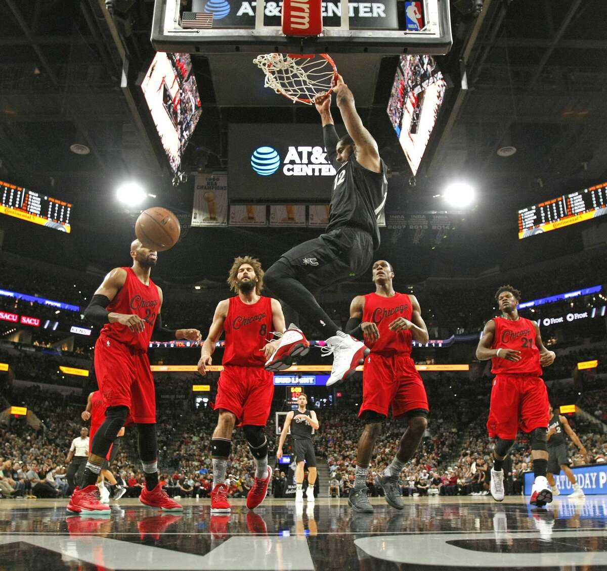 SAN ANTONIO,TX - DECEMBER 25: LaMarcus Aldridge #12 of the San Antonio Spurs dunks in front of Chicago Bulls players at AT&T Center on December 25, 2016 in San Antonio, Texas. NOTE TO USER: User expressly acknowledges and agrees that , by downloading and or using this photograph, User is consenting to the terms and conditions of the Getty Images License Agreement. (Photo by Ronald Cortes/Getty Images)
