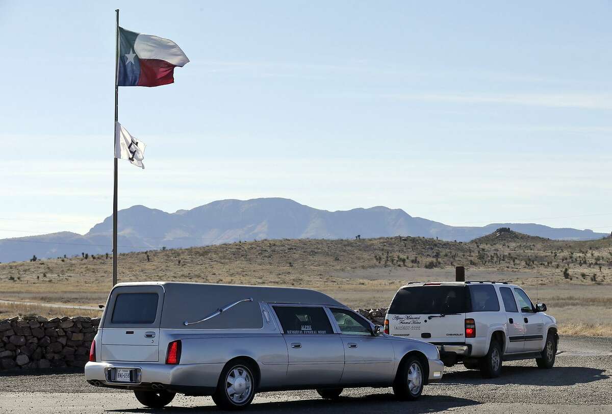 A hearse and SUV enter the Cibolo Creek Ranch Saturday Feb. 13, 2016 on U.S. 67 near Shafter, Tx., where U.S. Supreme Court Justice Antonin Scalia died.