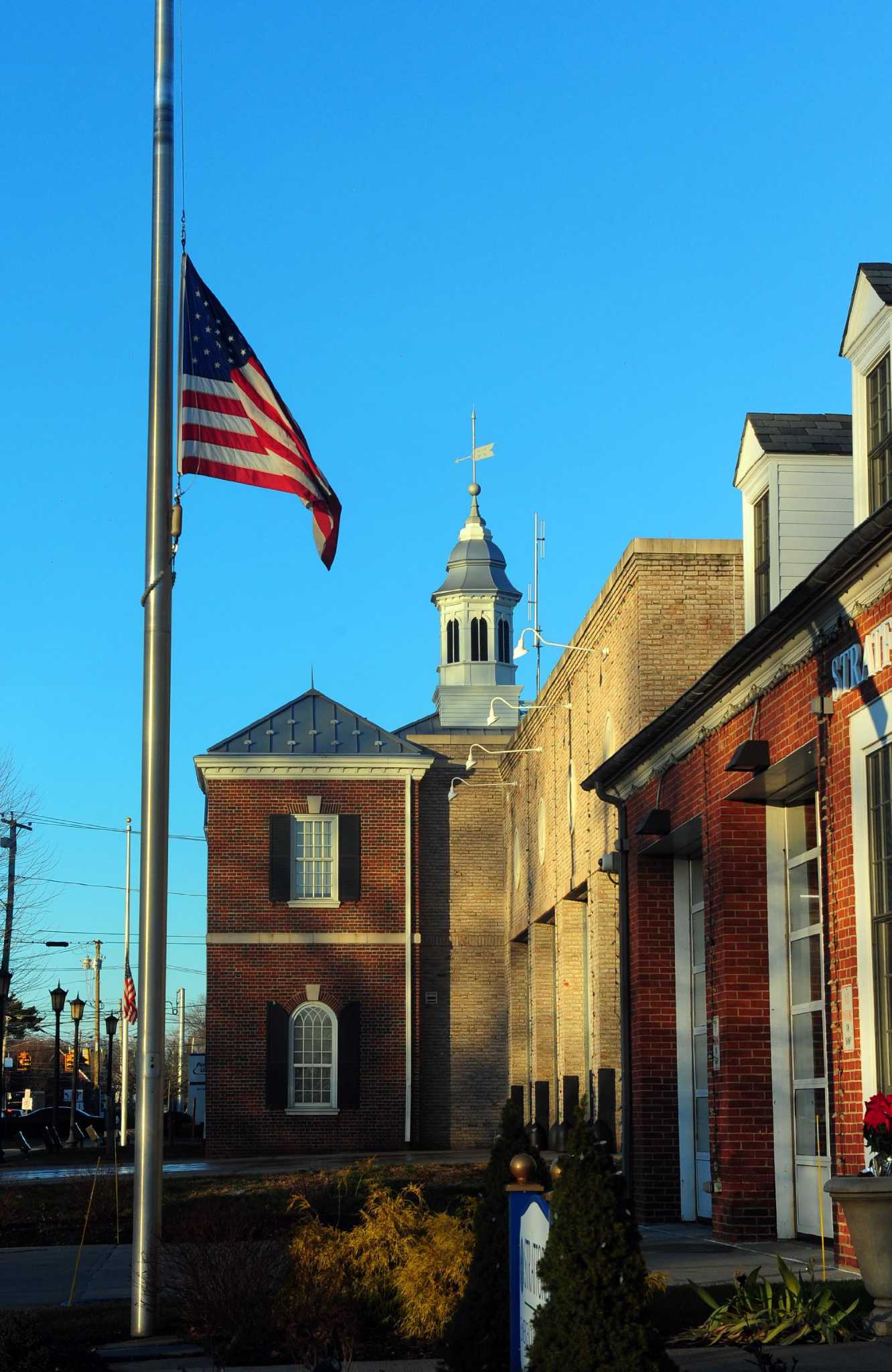 Malloy orders flags at halfstaff after trooper from Norwalk dies