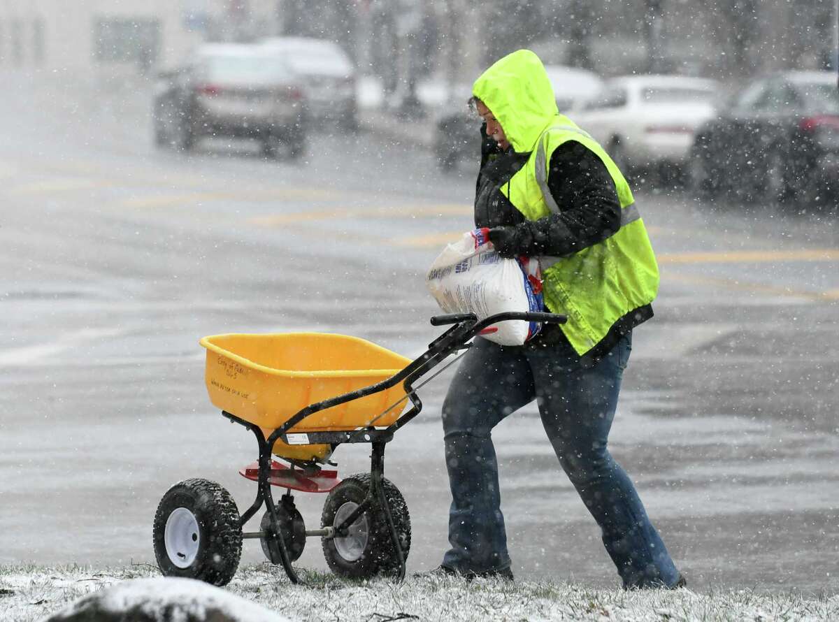 Potential for freezing rain before temps hit 40s in Albany area