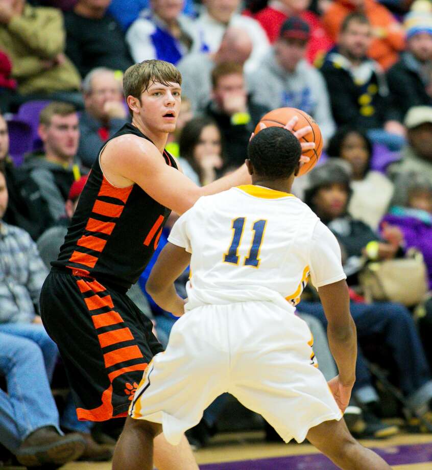 Boys Basketball Edwardsville Wins Twice Moves Into Finals The