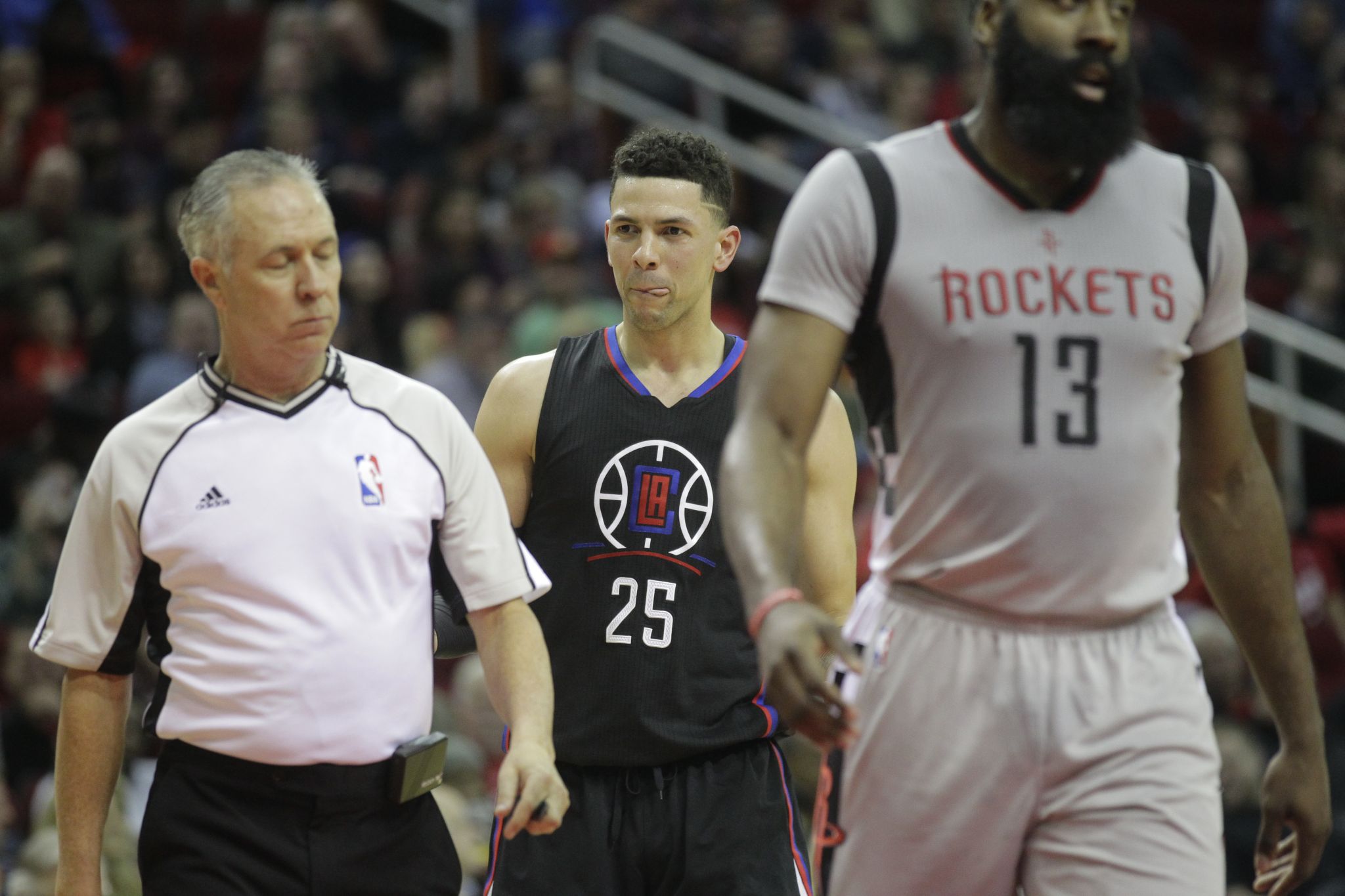 Montrezl Harrell scores career-high 30 as Clippers rout short