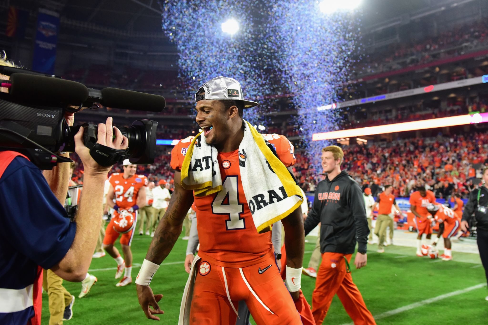 Deshaun Watson Salutes Clemson Football History, Steve Fuller With Jersey -  Stadium