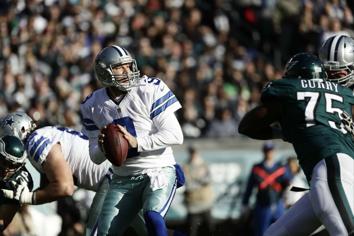 Dallas Cowboys' Tony Romo in action during the first half of an NFL football game against the Philadelphia Eagles, Sunday, Jan. 1, 2017, in Philadelphia. (AP Photo/Michael Perez)