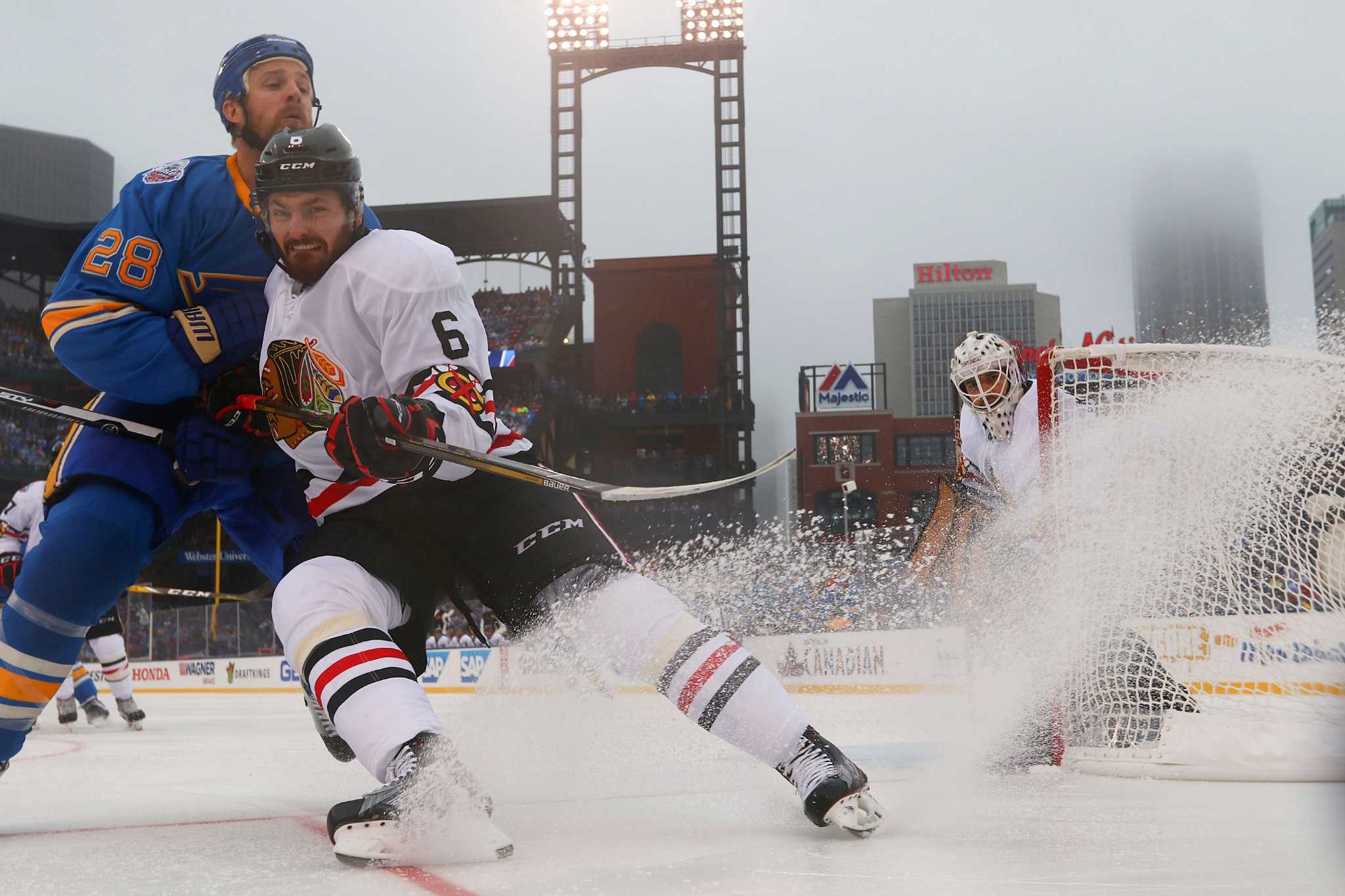 Blues top Blackhawks 4-1 in Busch Stadium Winter Classic