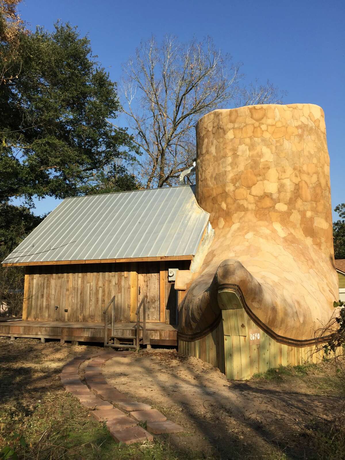 PHOTOS: A home shaped like a cowboy boot comes together in Huntsville You've heard the classic fairy tale about the old woman who lived in a shoe. Soon a lucky Texan can live in a cowboy boot home that renowned reclaimed materials artist Dan Phillips is constructing in Huntsville. Click through to see more photos of the cowboy-friendly home... 