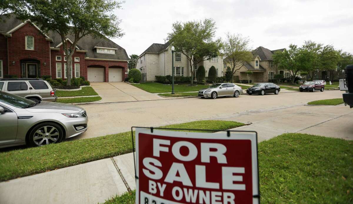 An owner seeks a buyer in a Sugar Land neighbor-hood. The average area listing price has hit $305,691. passed