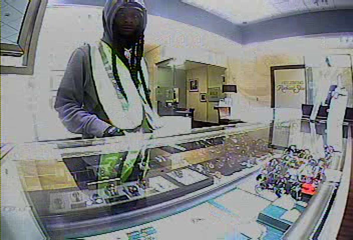 Deputies searching for Woodlands Mall jewelry store robbers
