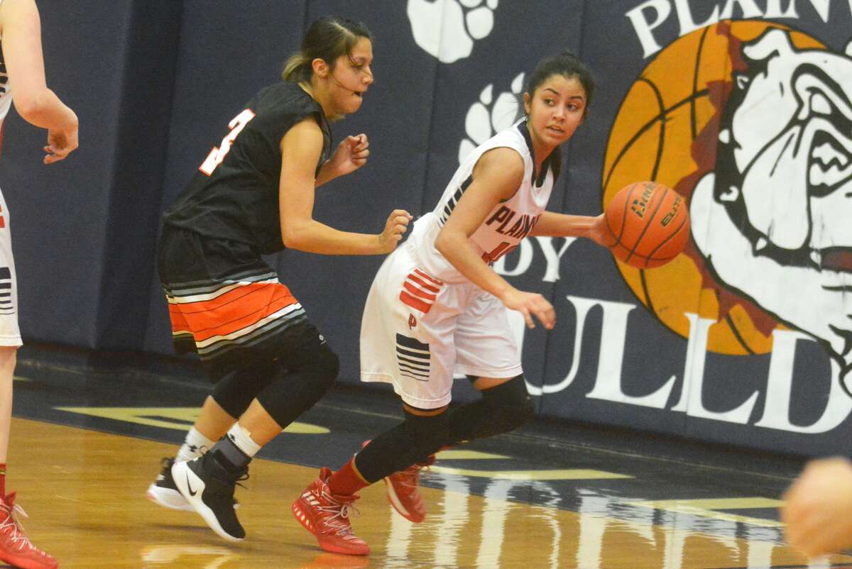 Plainview's Kristan Rincon, right, looks to start a fast break during a game earlier this season. The junior point guard led the team with nine points in a loss at Amarillo High Tuesday night.